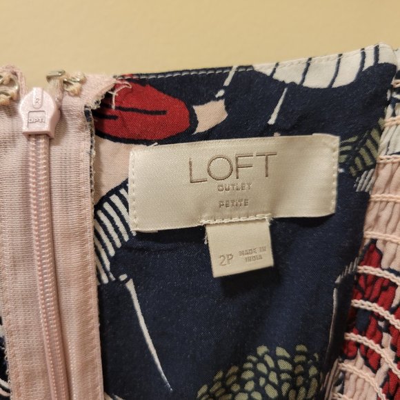 LOFT Floral Dress Petite Size: 2P - Picture 4 of 5